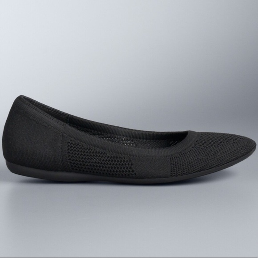 NWT Black Vera Wang Flats! 🖤